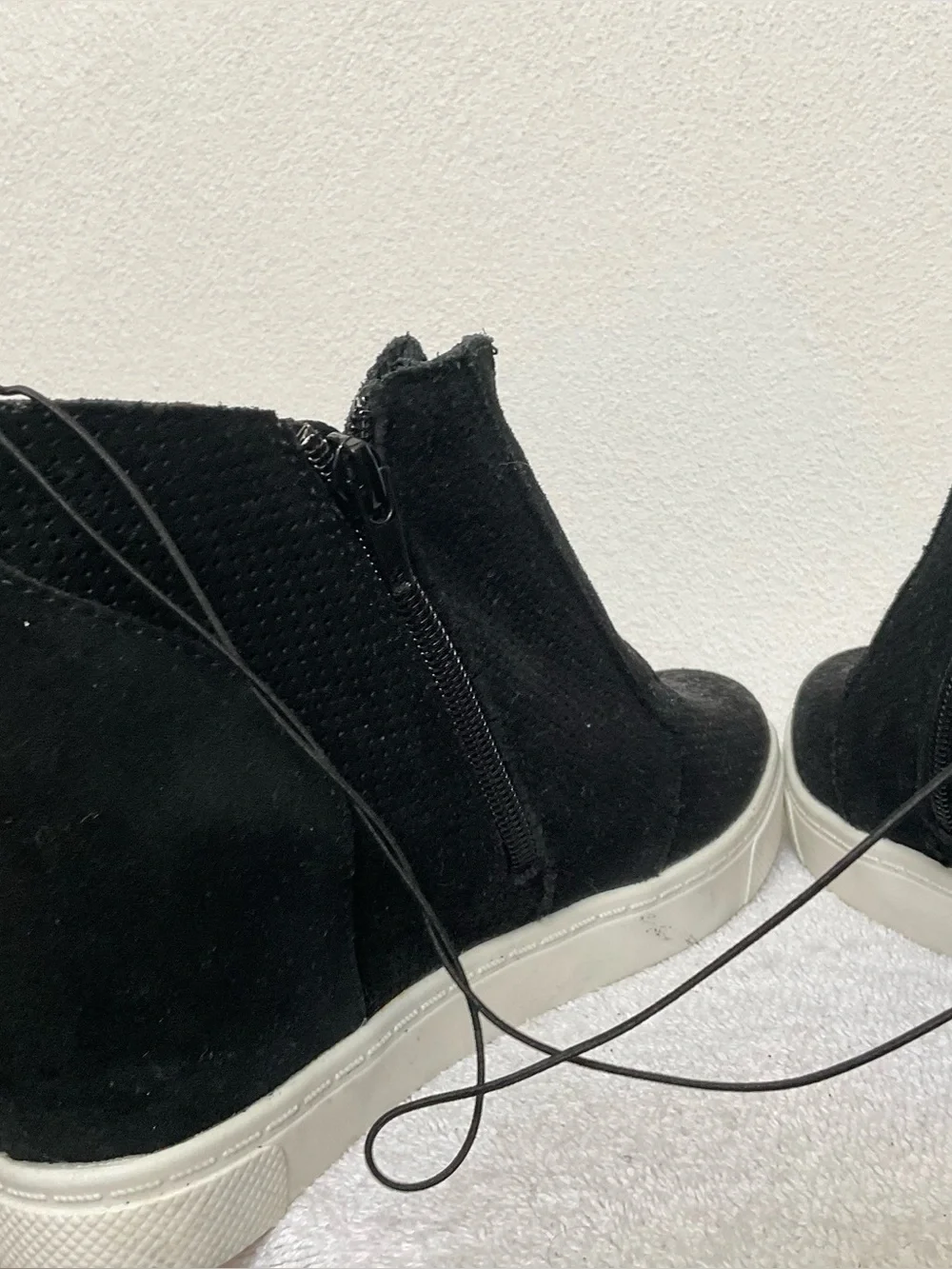 NWOT Steve Madden Flavy Black Leather Perforated Hidden Wedge Size 9